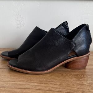 Sofft Elegant Chic Black Leather Women's Shoes Peep Toe Block Heel Size 8M GUC